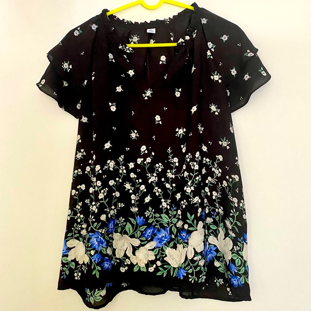 Size Large Old Navy Ruffle Floral Print Blouse